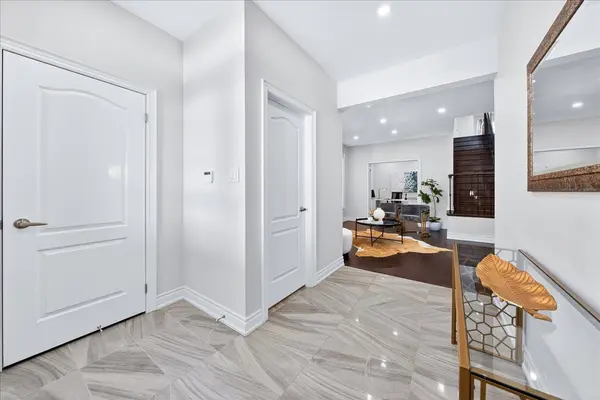 10 Deer Pass RD, East Gwillimbury, ON L9N 0L6