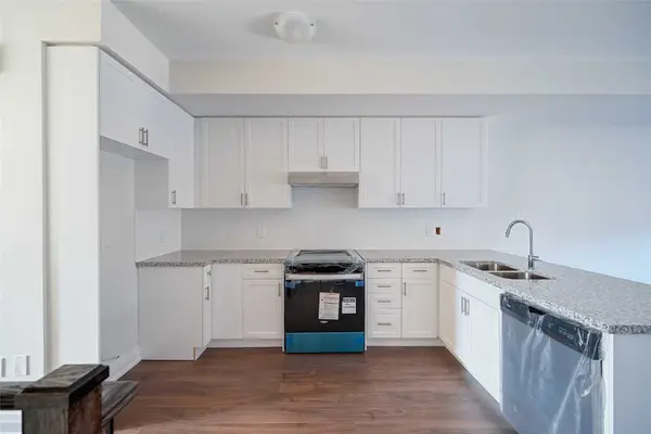 37 Creekbank RD, Toronto W04, ON M6L 0A3