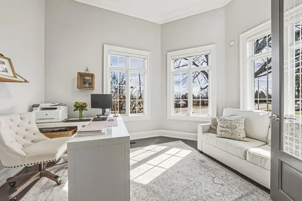 476 Patricia DR, Burlington, ON L7T 1K2