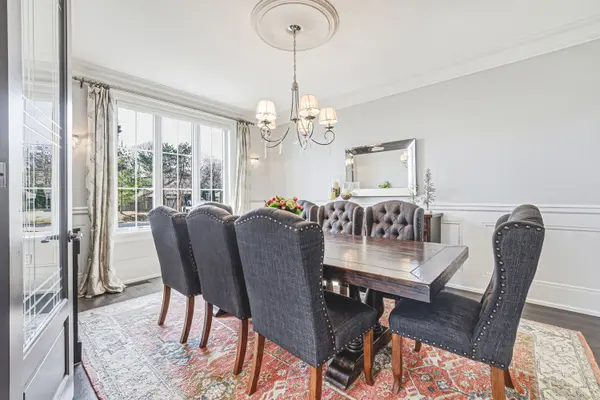 476 Patricia DR, Burlington, ON L7T 1K2