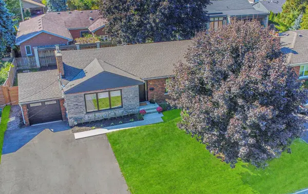 884 Eagle DR, Burlington, ON L7T 3A4