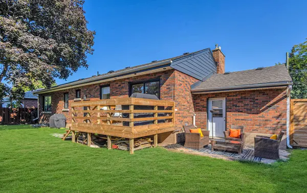 884 Eagle DR, Burlington, ON L7T 3A4