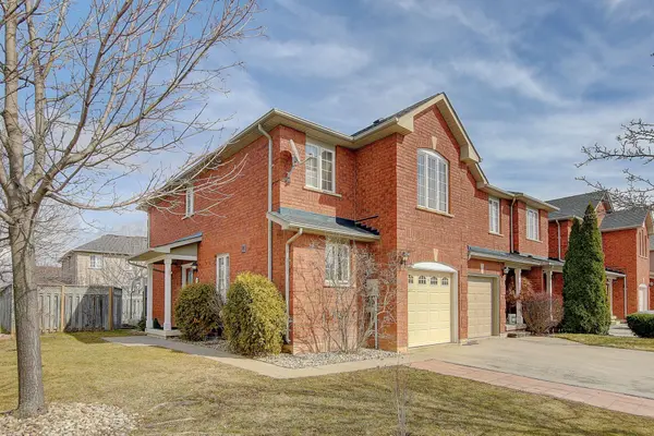 1498 Pinecliff RD, Oakville, ON L6M 4A8