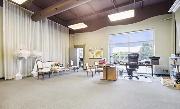 555 Barton ST, Hamilton, ON L8E 5S1