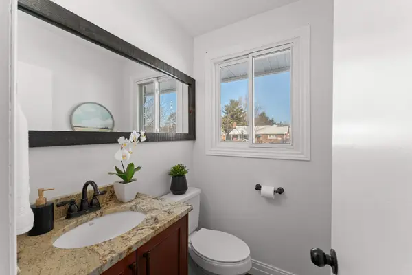 58 Cliff CRES, Kingston, ON K7M 1A8