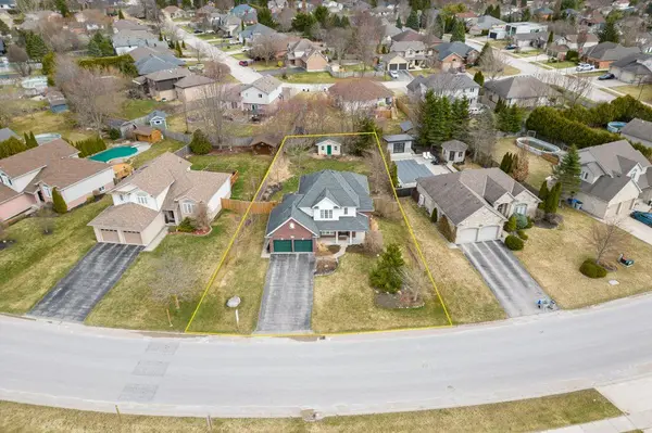 104 Stephen Moore DR, Middlesex Centre, ON N0L 1R0