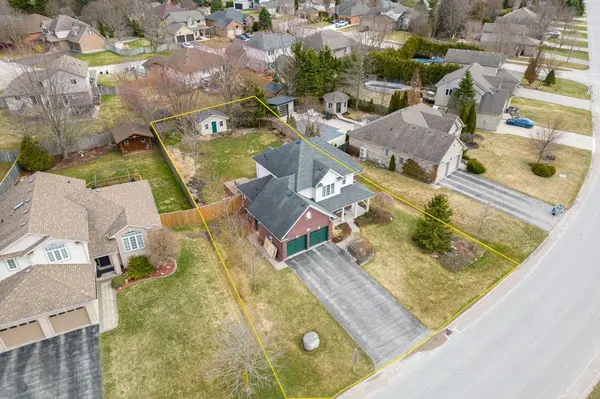 104 Stephen Moore DR, Middlesex Centre, ON N0L 1R0