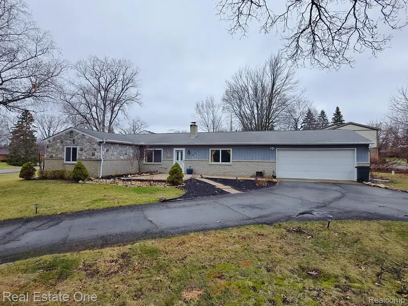 2287 Strader DR, West Bloomfield Charter Township, MI 48324