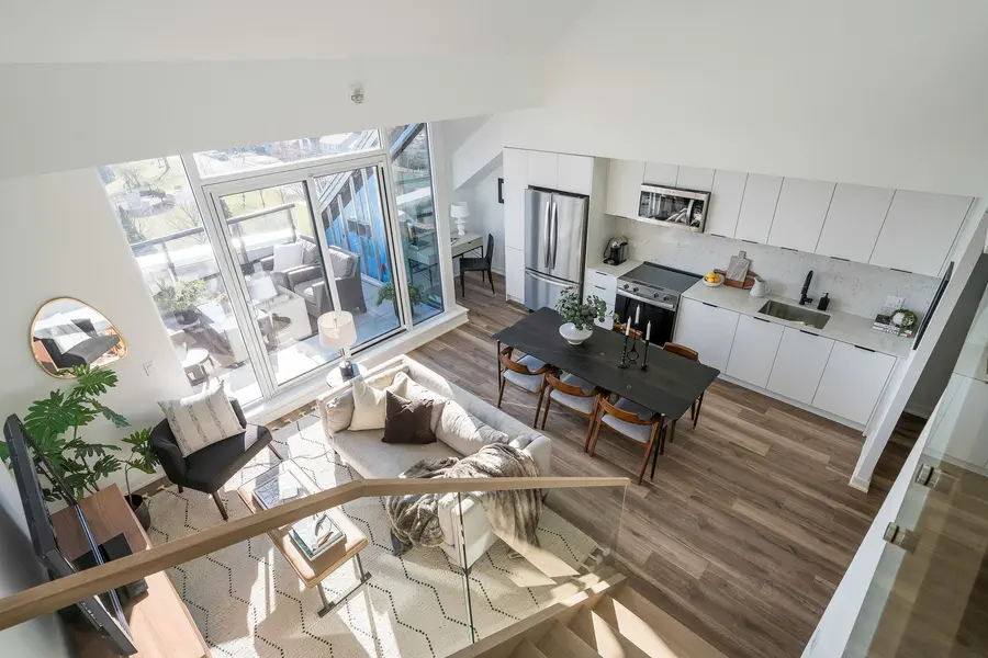 31 Huron ST #PH610, Collingwood, ON L9Y 0E8