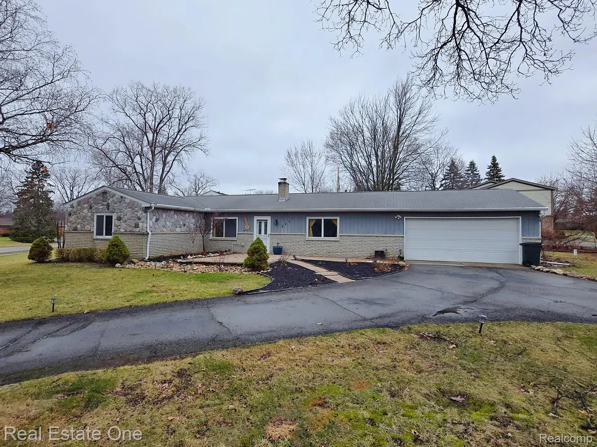 2287 Strader DR, West Bloomfield Charter Township, MI 48324