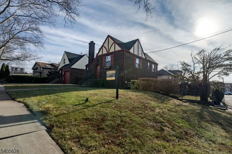 820 Elizabeth St, Ridgefield Boro, NJ 07657