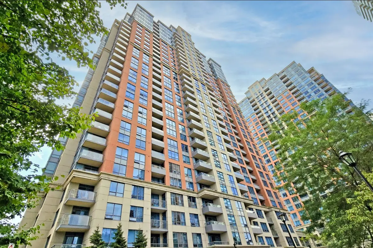 25 Viking LN #746, Toronto W08, ON M9B 0A1