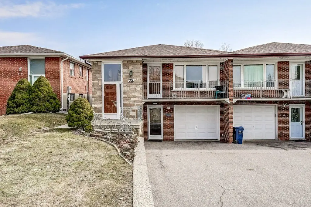 25 Rockbank CRES, Toronto W05, ON M9M 1L1