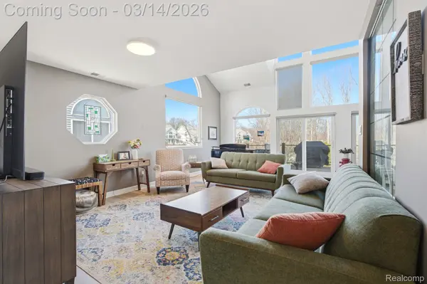 37824 Jefferson AVE, Harrison Charter Township, MI 48045