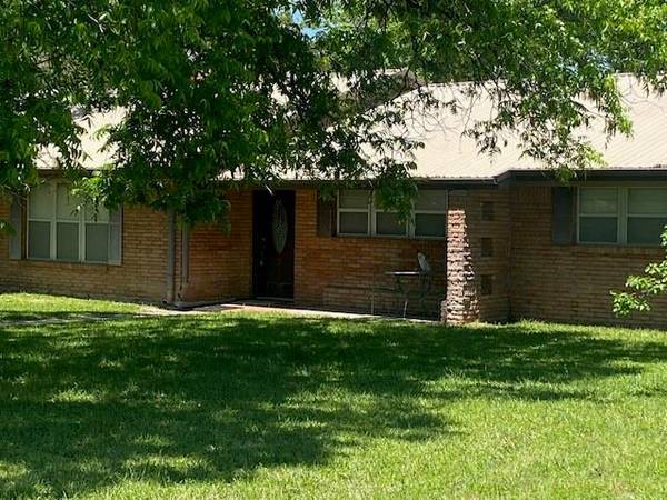117 E Cypress Street, Cross Plains, TX 76443