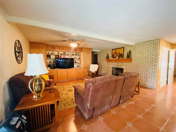 117 E Cypress Street, Cross Plains, TX 76443