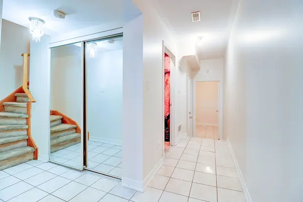 4271A Lawrence AVE E, Toronto E10, ON M1E 2S8