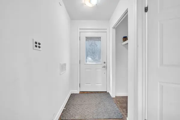 21 Huron CT, Aurora, ON L4G 2X7