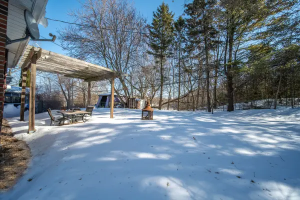 21 Huron CT, Aurora, ON L4G 2X7