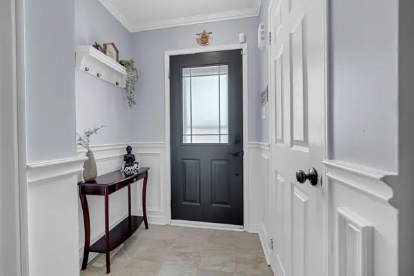 26 Booth LN, Barrie, ON L4N 0S4