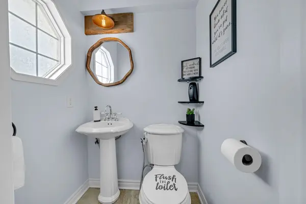 26 Booth LN, Barrie, ON L4N 0S4