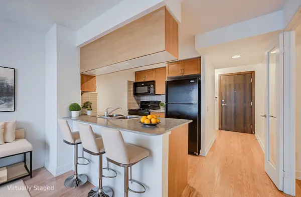 25 Viking LN #746, Toronto W08, ON M9B 0A1