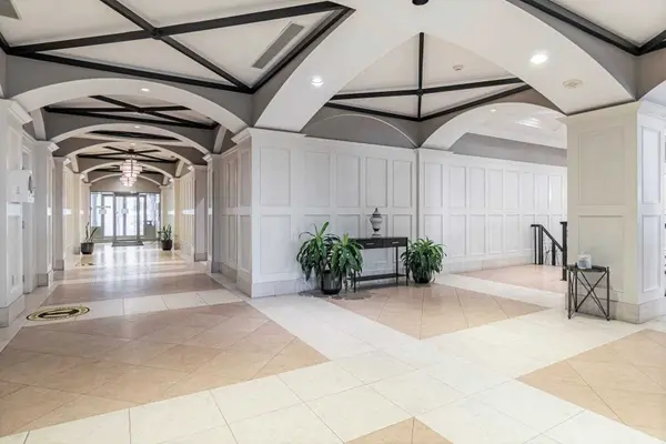 5233 Dundas ST W #316, Toronto W08, ON M9B 6M1