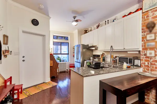 340 Pacific AVE, Toronto W02, ON M6P 2R1