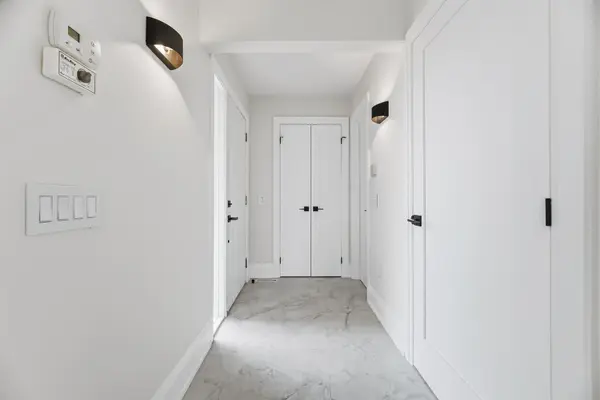 317 Bristol RD W, Mississauga, ON L5R 2H1