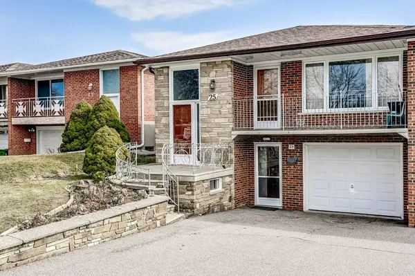 25 Rockbank CRES, Toronto W05, ON M9M 1L1