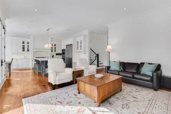 428 Sheddon AVE, Oakville, ON L6J 1Y3