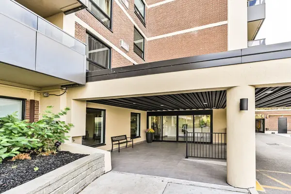 15 La Rose AVE #1212, Toronto W09, ON M9P 1A7