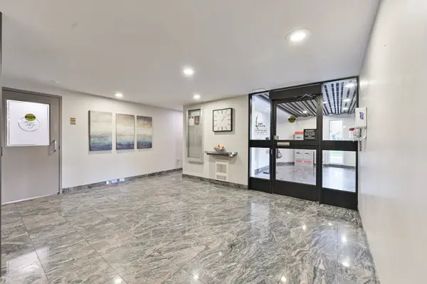 15 La Rose AVE #1212, Toronto W09, ON M9P 1A7