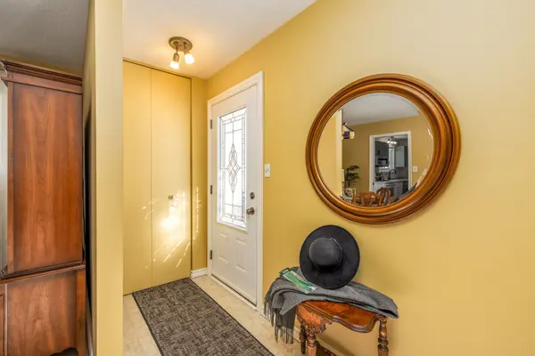 31 Thorncliffe DR, Belleville, ON K8P 4L3