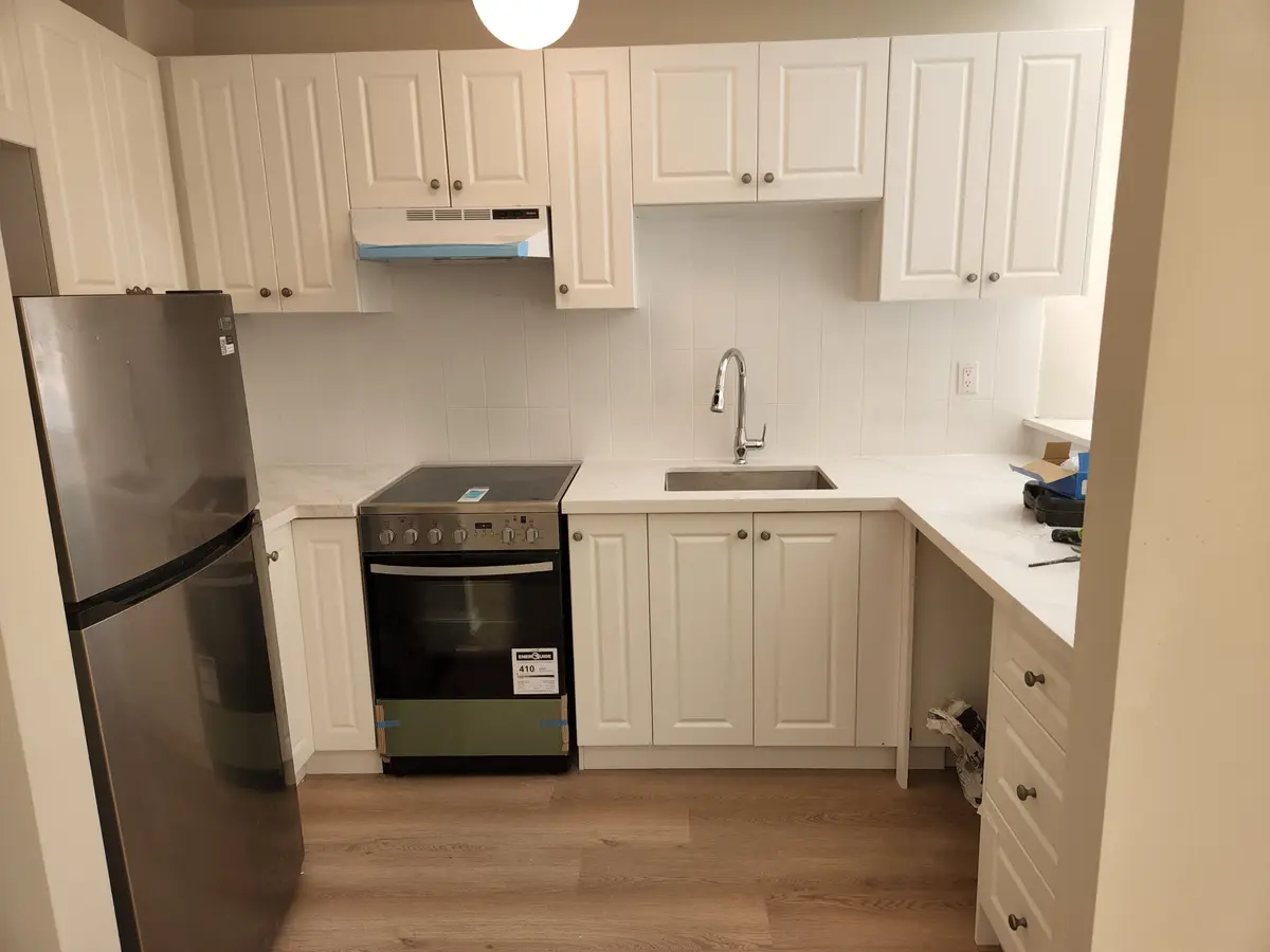 556 Spadina CRES #5, Toronto C01, ON M5S 2J9