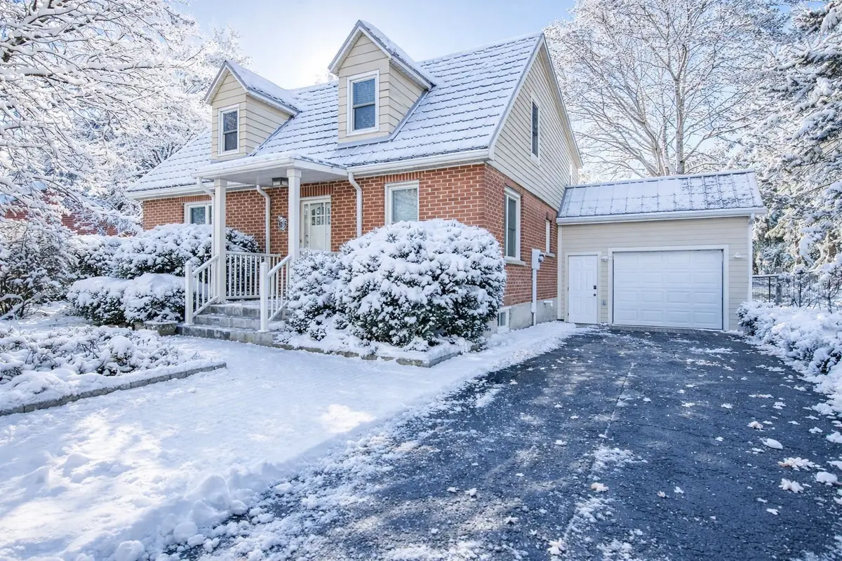 25 Holgate ST, Barrie, ON L4N 2T6