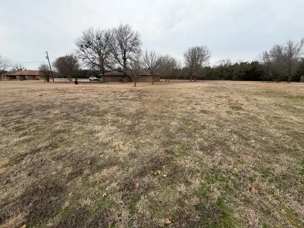 683 Farm Road 2820, Sumner, TX 75486