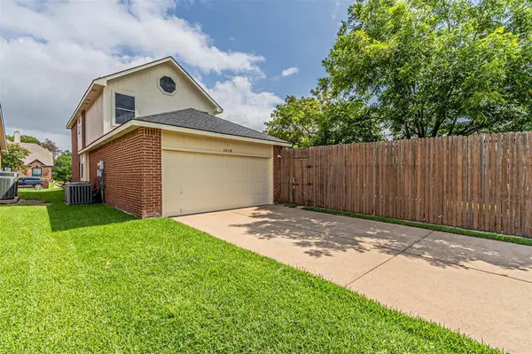 1018 Sumner Drive, Mesquite, TX 75149