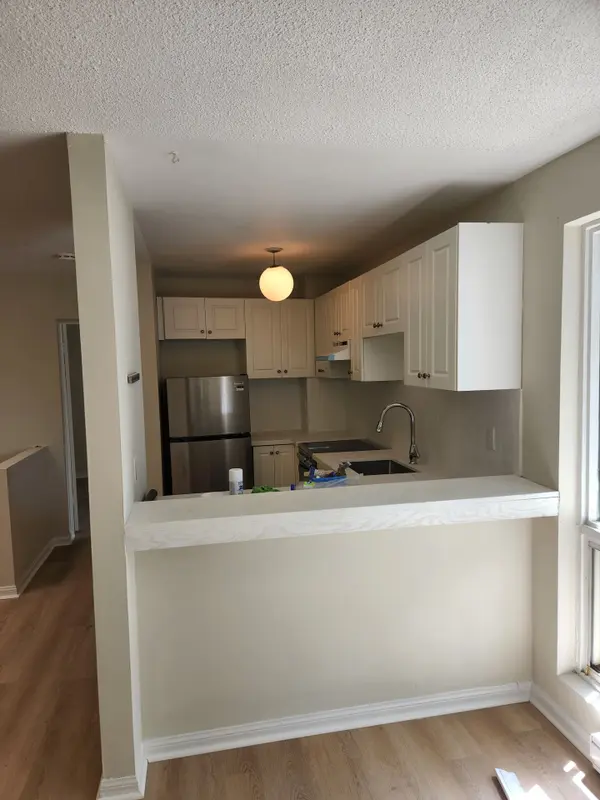 556 Spadina CRES #5, Toronto C01, ON M5S 2J9