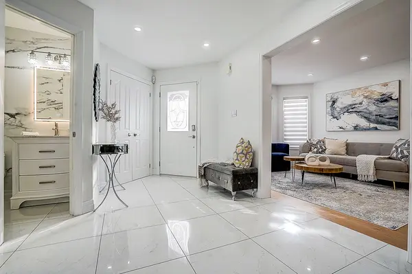 14 Prince DR, Bradford West Gwillimbury, ON L3Z 3B7