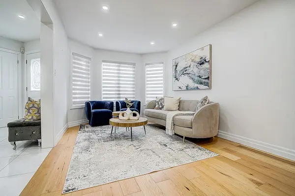 14 Prince DR, Bradford West Gwillimbury, ON L3Z 3B7