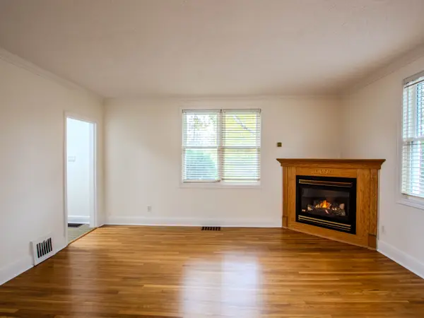 25 Holgate ST, Barrie, ON L4N 2T6