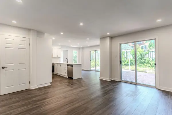 21 Autumn LN, Barrie, ON L4N 6G8