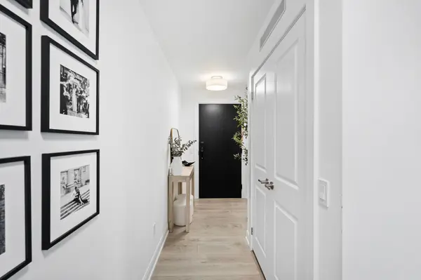 3220 William Coltson AVE #406, Oakville, ON L6H 7X9