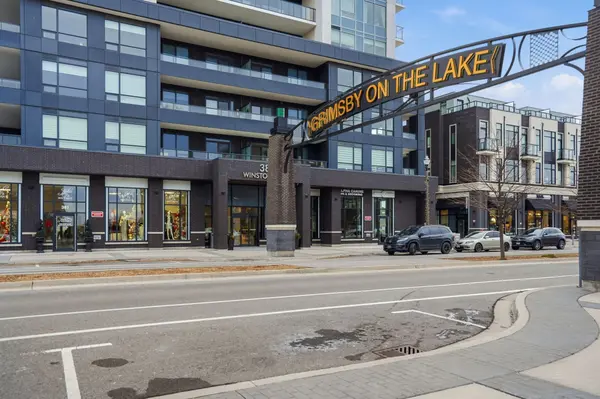 385 Winston RD #402, Grimsby, ON L3M 4E8