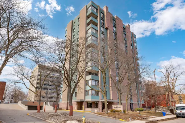 40 Arthur ST #203, West Centre Town, ON K1R 7T5