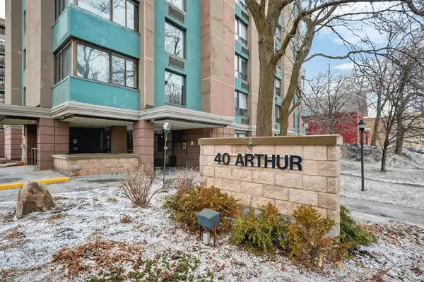 40 Arthur ST #601, West Centre Town, ON K1R 7T5