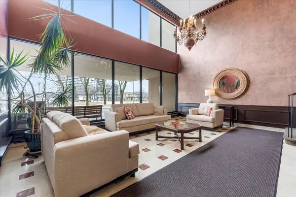 301 Frances AVE #705, Hamilton, ON L8E 3M6