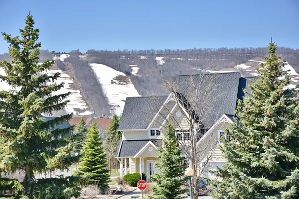 170 Snowbridge WAY #223, Blue Mountains, ON L9Y 0V2