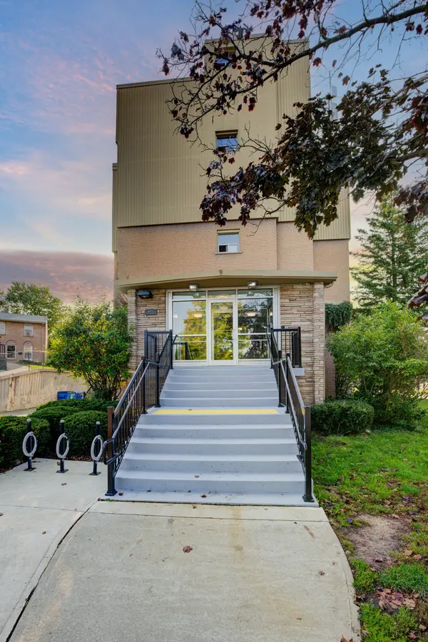 283 Fairway RD N #201, Kitchener, ON N2A 2P1